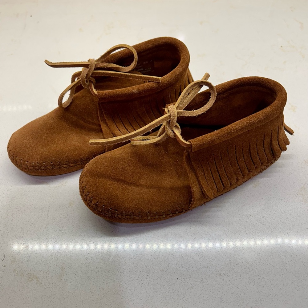 Minnetonka Moccasins Childrens Softsole Fringe Boot - Brown Suede KIDS SIZE 12
